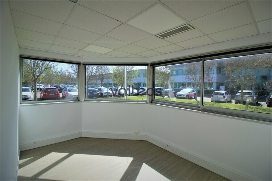 121 Rue Jean Bart, Labège to rent - Interior Photo - Image 2 of 6