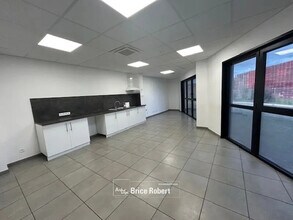 Light Industrial in Corbas to rent Interior Photo- Image 1 of 1