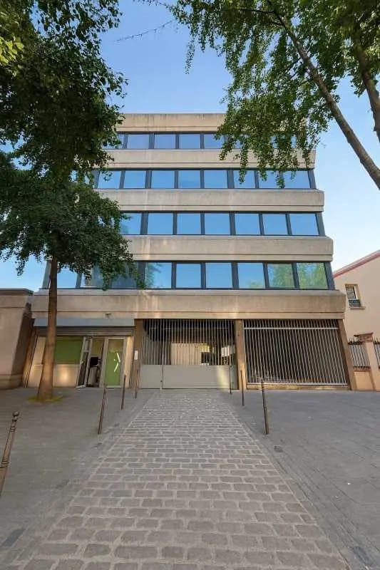 Office in Ivry-sur-Seine to rent Building Photo- Image 1 of 33