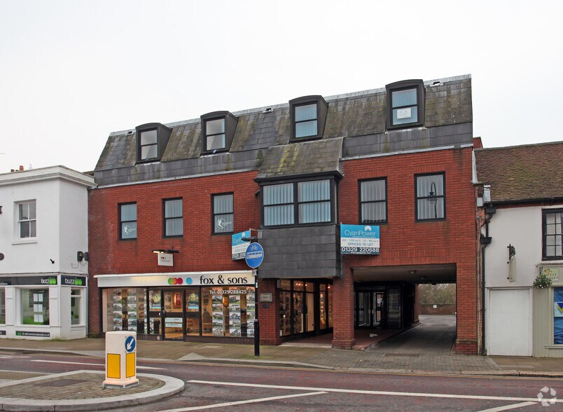 24 West St, Fareham, PO16 0BB Trinity Court UK