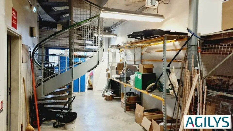 Light Industrial in Fresnes to rent Interior Photo- Image 1 of 6