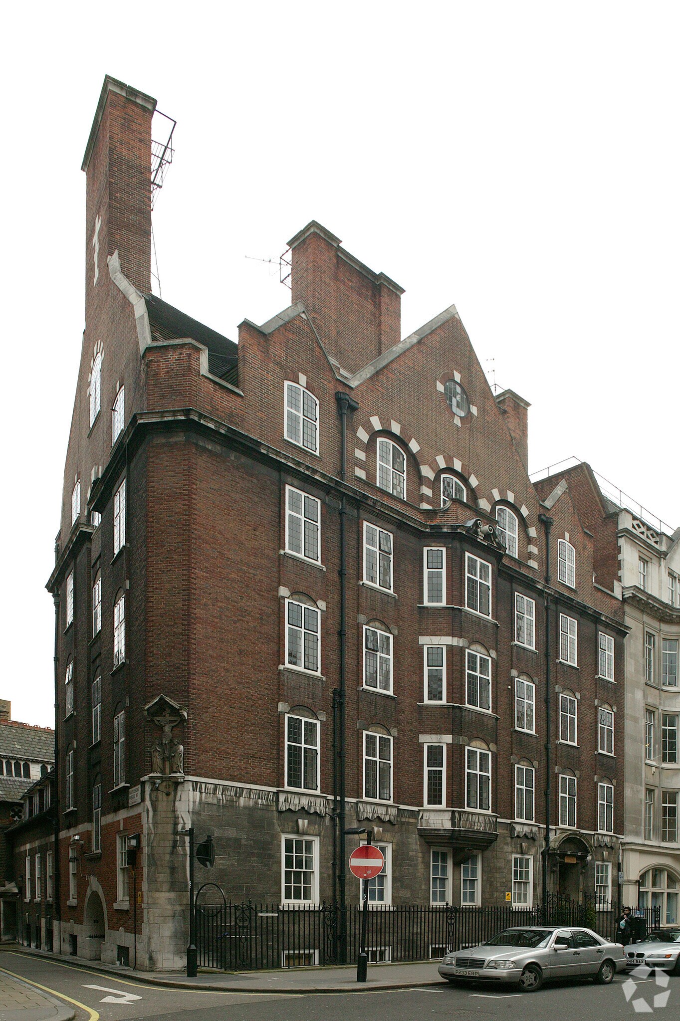 82 Margaret St, London for sale Primary Photo- Image 1 of 1