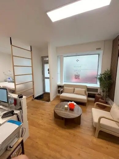 Retail in Paris for sale - Interior Photo - Image 3 of 4