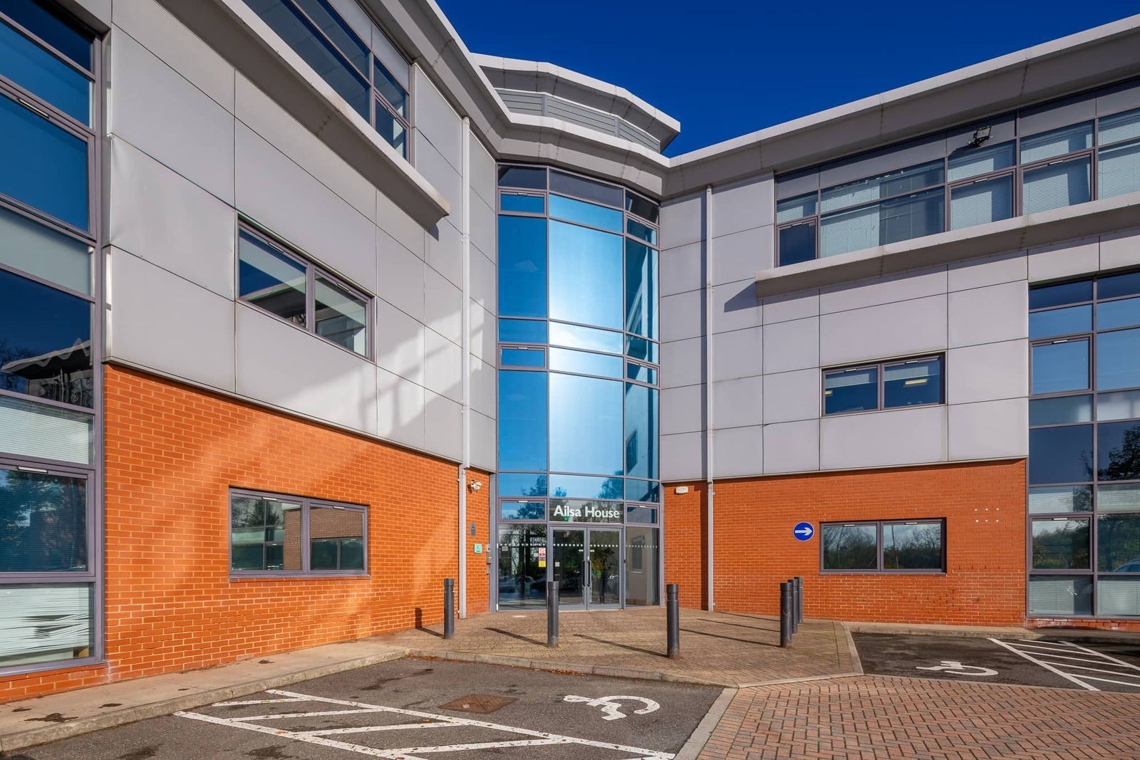 Wakefield Rd, Morley to rent Building Photo- Image 1 of 4