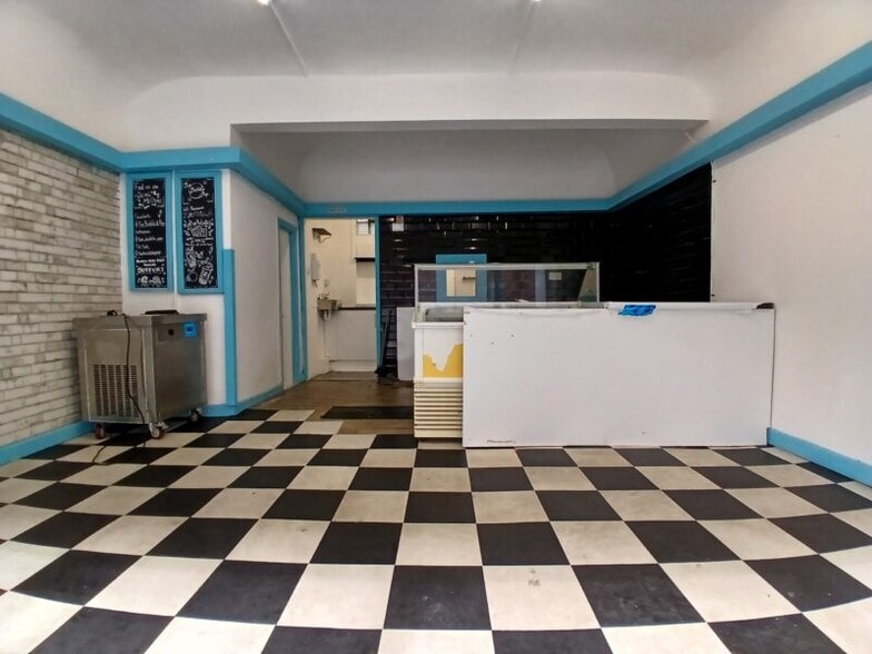 4 Boot Way, Burnley to rent - Interior Photo - Image 2 of 7