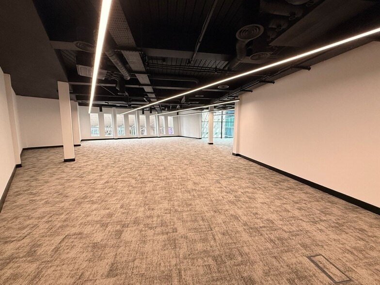 1 Lowry Plz, Salford to rent - Building Photo - Image 3 of 7