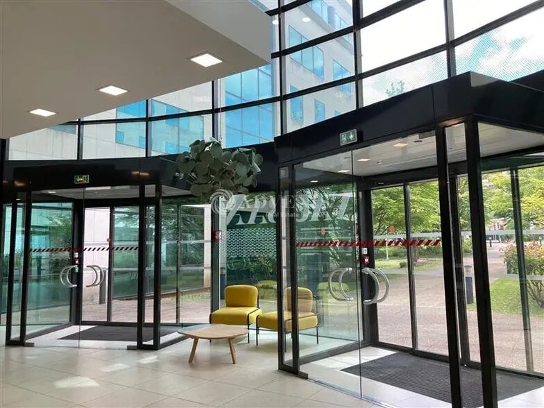 Office in Vélizy-Villacoublay to rent - Lobby - Image 3 of 5