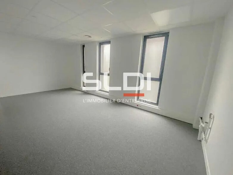 Rue Emile Decorps, Villeurbanne to rent - Interior Photo - Image 2 of 7