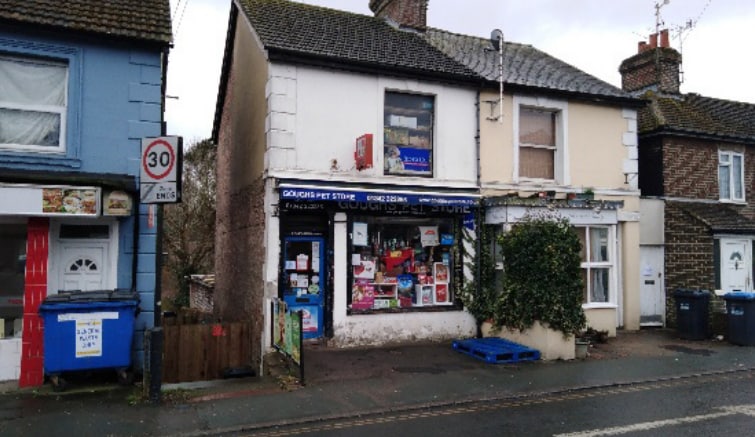 34 Railway Approach, East Grinstead for sale - Primary Photo - Image 1 of 1