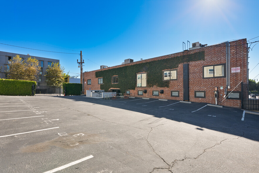 1715 N Gower St, Los Angeles, CA for rent - Building Photo - Image 3 of 21