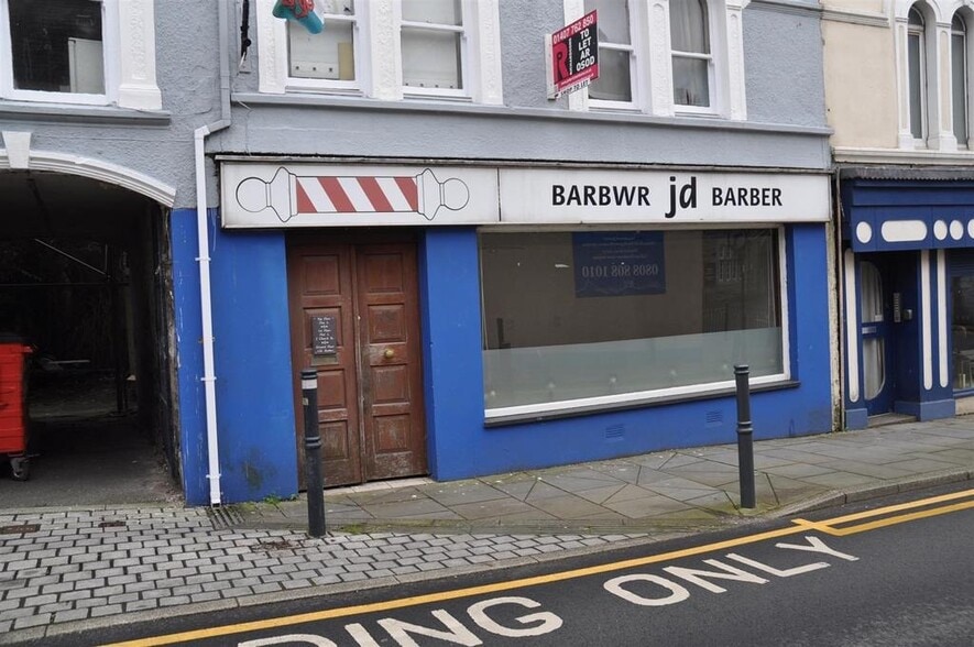 4 Church St, Llangefni to rent - Building Photo - Image 2 of 4