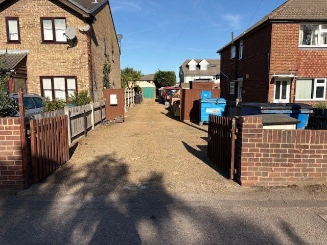 52 Littleton Rd, Ashford for sale Building Photo- Image 1 of 12