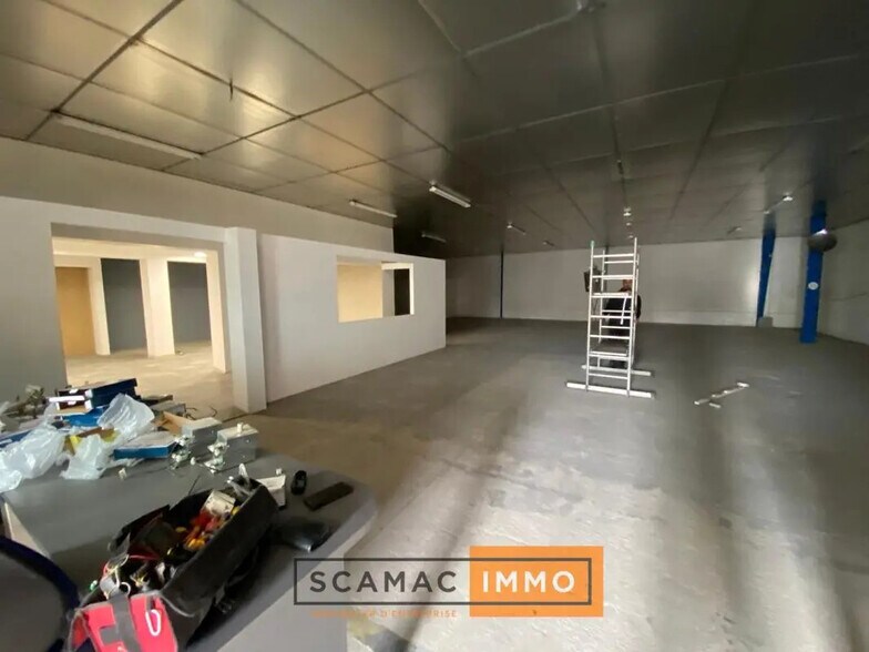 Office in Vitrolles to rent - Building Photo - Image 2 of 4