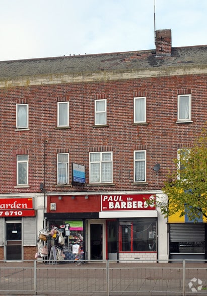 290 Lodge Ave, Dagenham to rent - Building Photo - Image 3 of 5