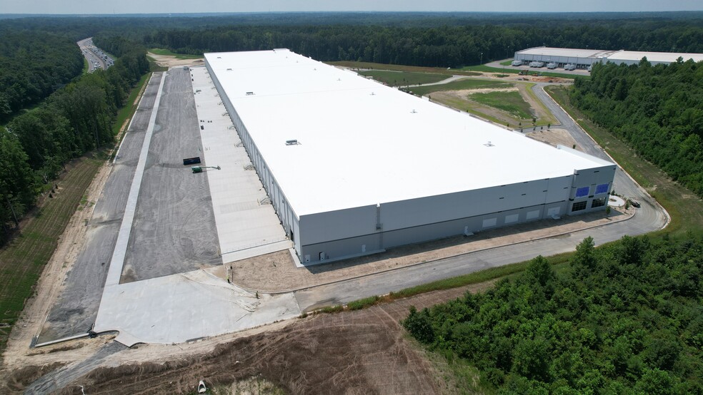 16401 Walthall Industrial Pky, South Chesterfield, VA for rent - Building Photo - Image 2 of 6