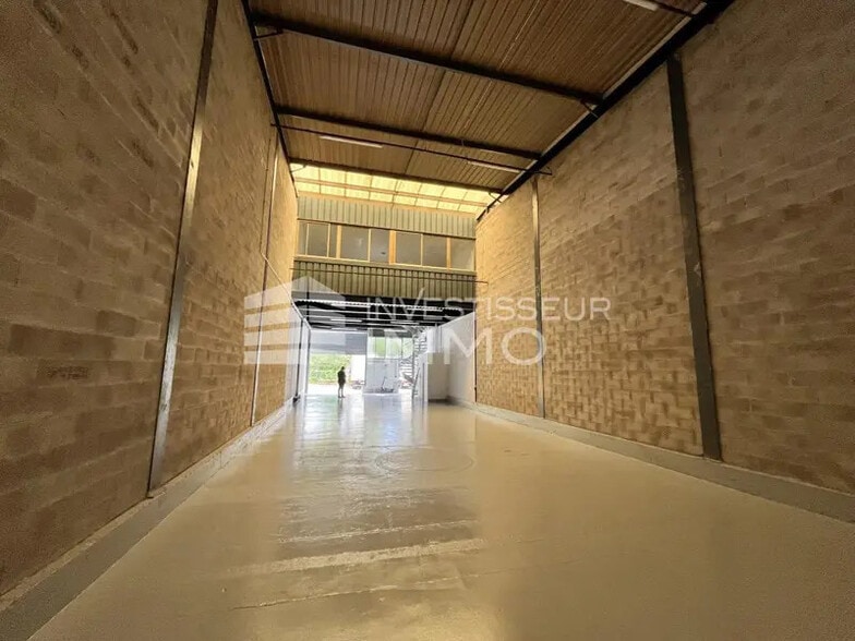 Industrial in Noisy-le-Grand to rent - Interior Photo - Image 3 of 5