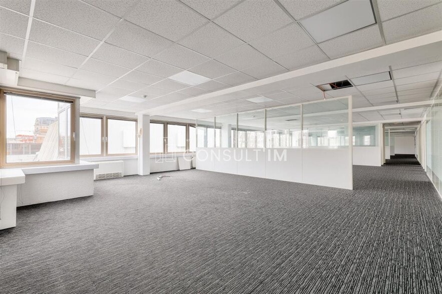 Office in Malakoff to rent - Building Photo - Image 2 of 8
