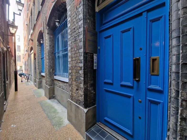 Faulkner's Aly, London to rent - Building Photo - Image 2 of 6