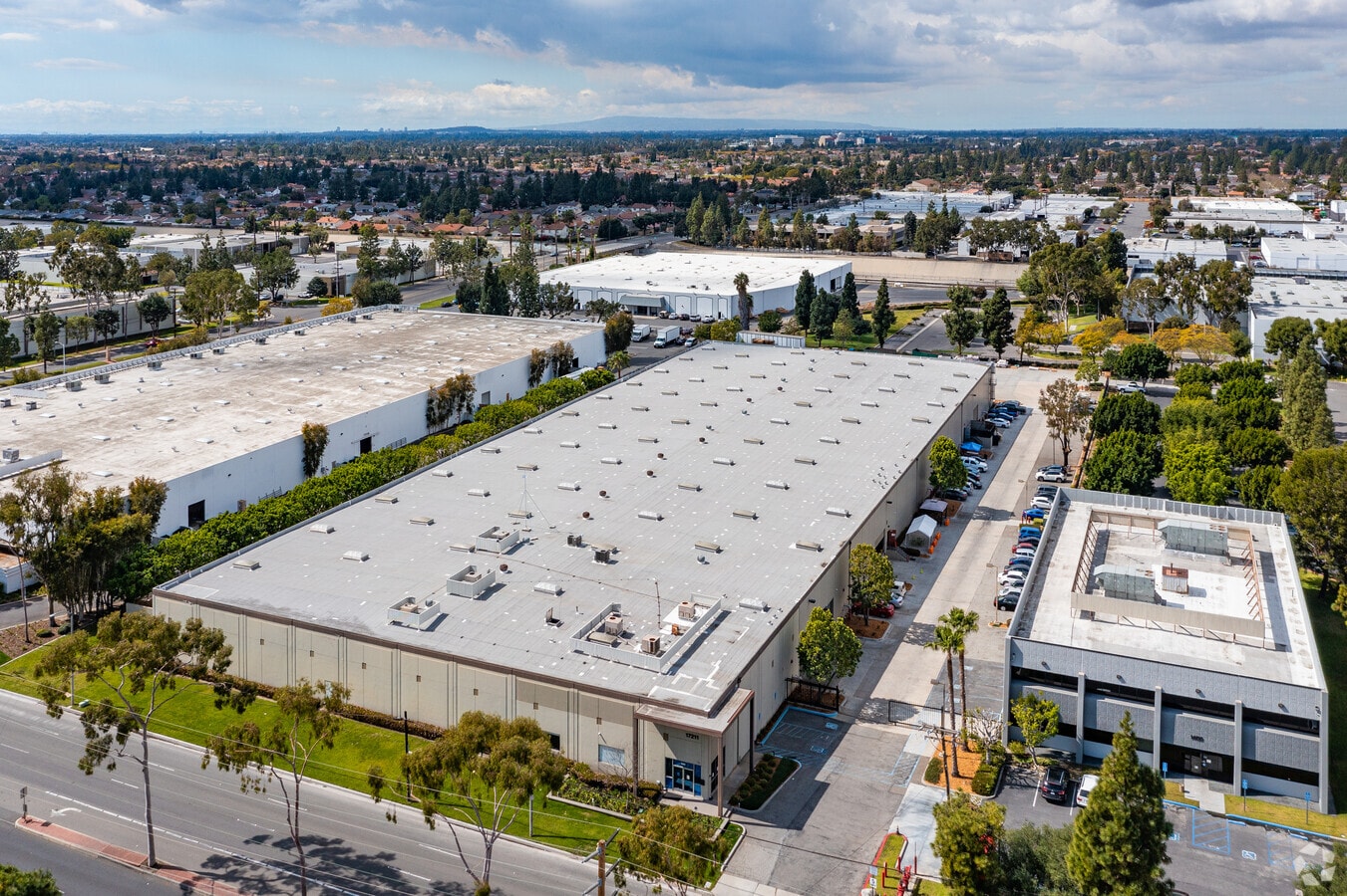 17211 Valley View Ave, Cerritos 90703 UK