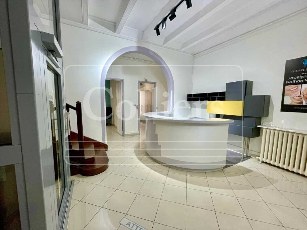 Office in Marseille to rent Interior Photo- Image 1 of 9
