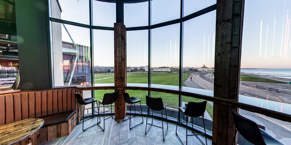 1A Beach Esplanade, Aberdeen to rent - Building Photo - Image 3 of 11