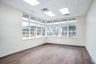 3420 Lacrosse Ln, Naperville, IL to rent Interior Photo- Image 2 of 2