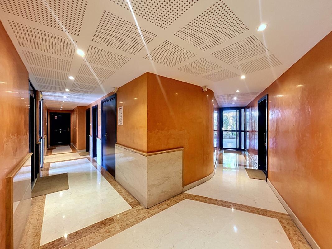 Office in Lyon for sale Lobby- Image 1 of 8