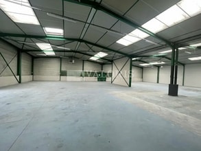 Light Industrial in Saint-Genis-Laval to rent Interior Photo- Image 2 of 8