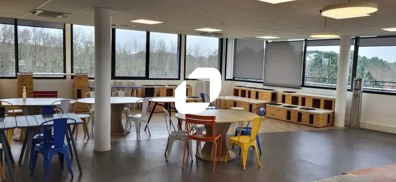 Office in Mérignac to rent - Interior Photo - Image 2 of 17