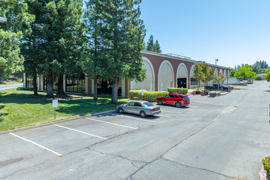 2890 Kilgore Rd, Rancho Cordova, CA for rent - Building Photo - Image 2 of 9