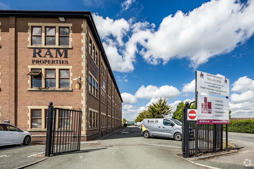Dallam Ln, Warrington to rent - Building Photo - Image 3 of 3