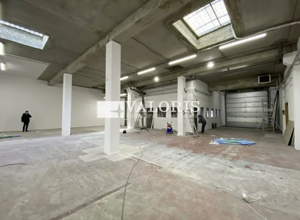 Light Industrial in Limonest to rent Interior Photo- Image 1 of 5