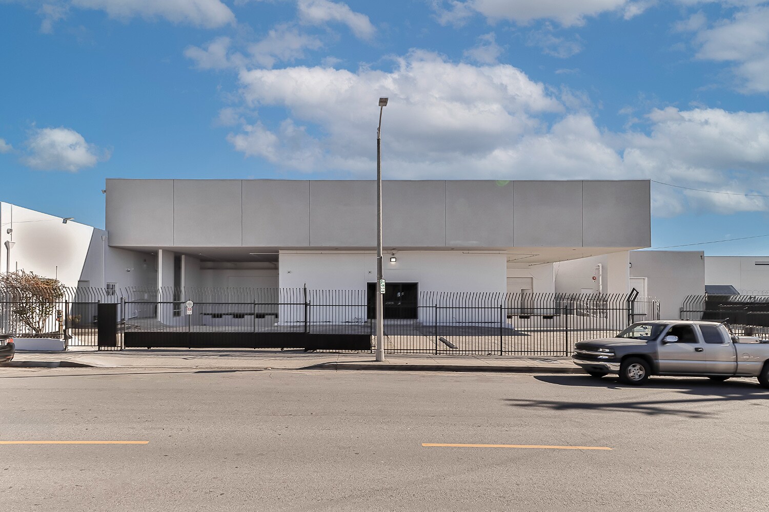 7410-7428 Bellaire Ave, North Hollywood, CA for sale Primary Photo- Image 1 of 1