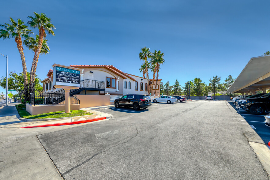 2801 W Charleston Blvd, Las Vegas, NV for rent - Building Photo - Image 1 of 11