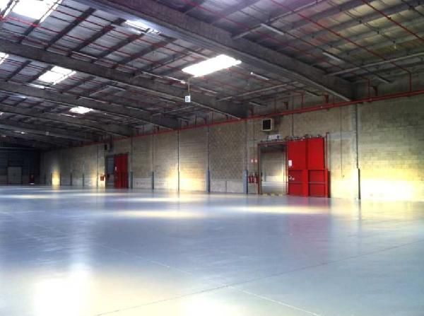Industrial in Compans to rent - Building Photo - Image 2 of 3