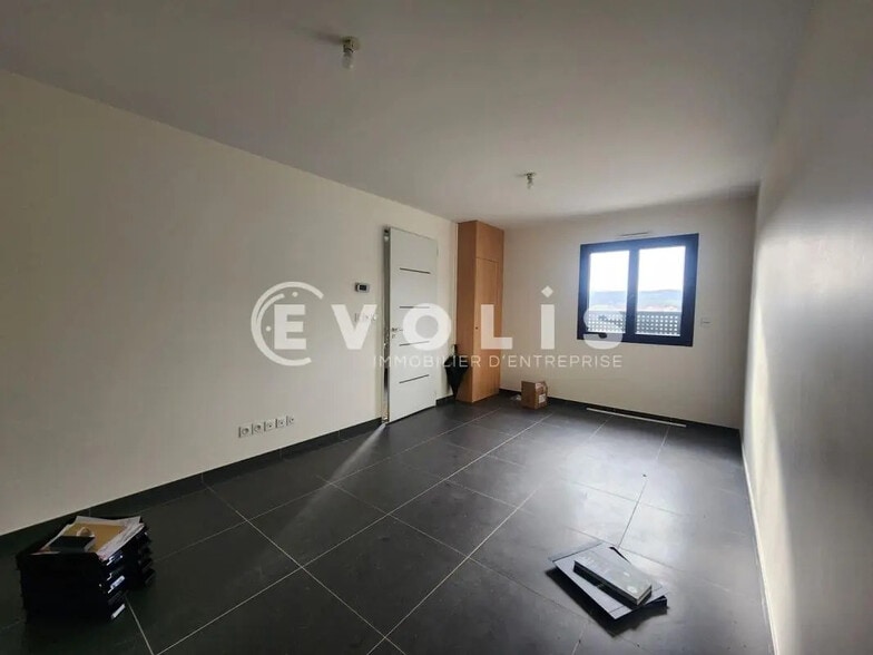 19 Montée De Malissol, Vienne to rent - Interior Photo - Image 3 of 6