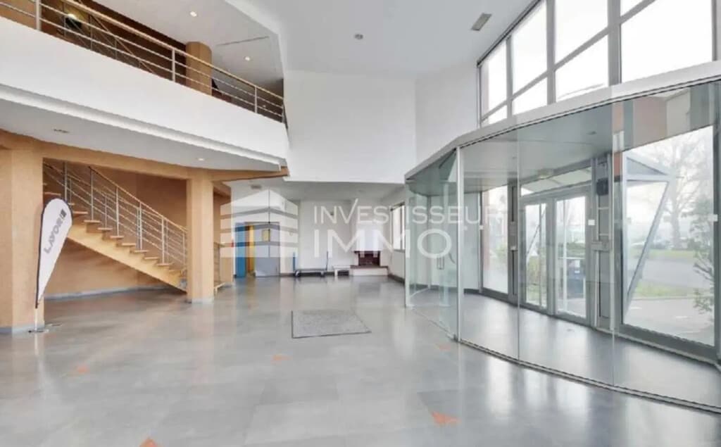 Location Bureaux 200 m² à 500 m² - Photo 1