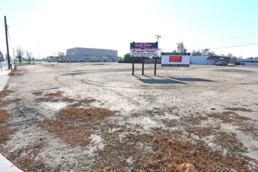 1725 E Tulare Ave, Tulare, CA for rent - Primary Photo - Image 1 of 4