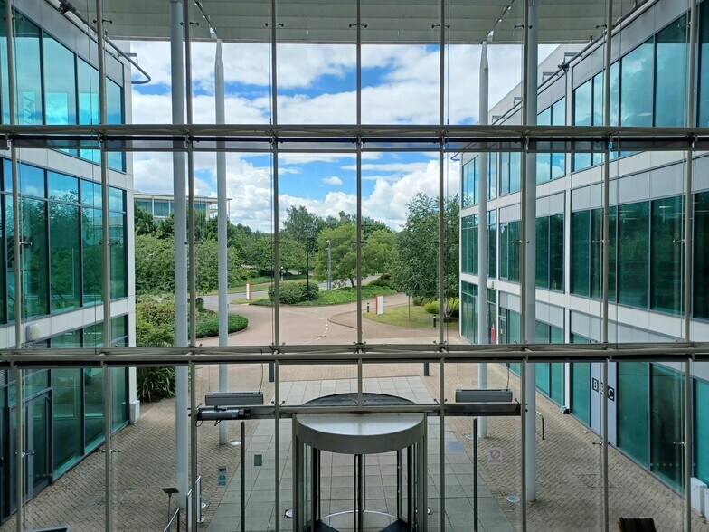 550 Oracle Parkway, Reading to rent - Building Photo - Image 2 of 13