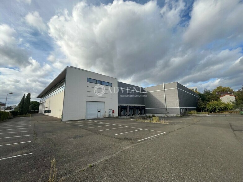 Office in Romainville to rent - Building Photo - Image 2 of 11
