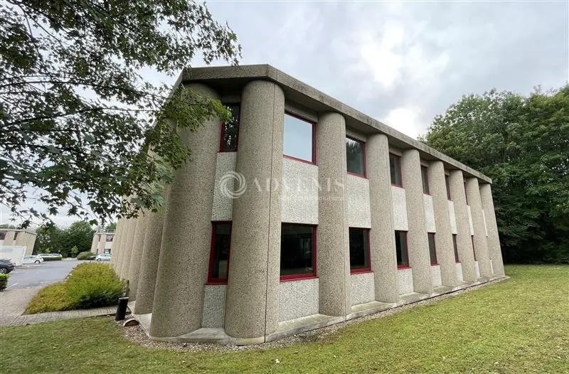 Location Bureaux 260 m² - Photo 1