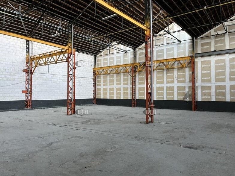 Light Industrial in Villeneuve-la-Garenne to rent - Interior Photo - Image 3 of 5