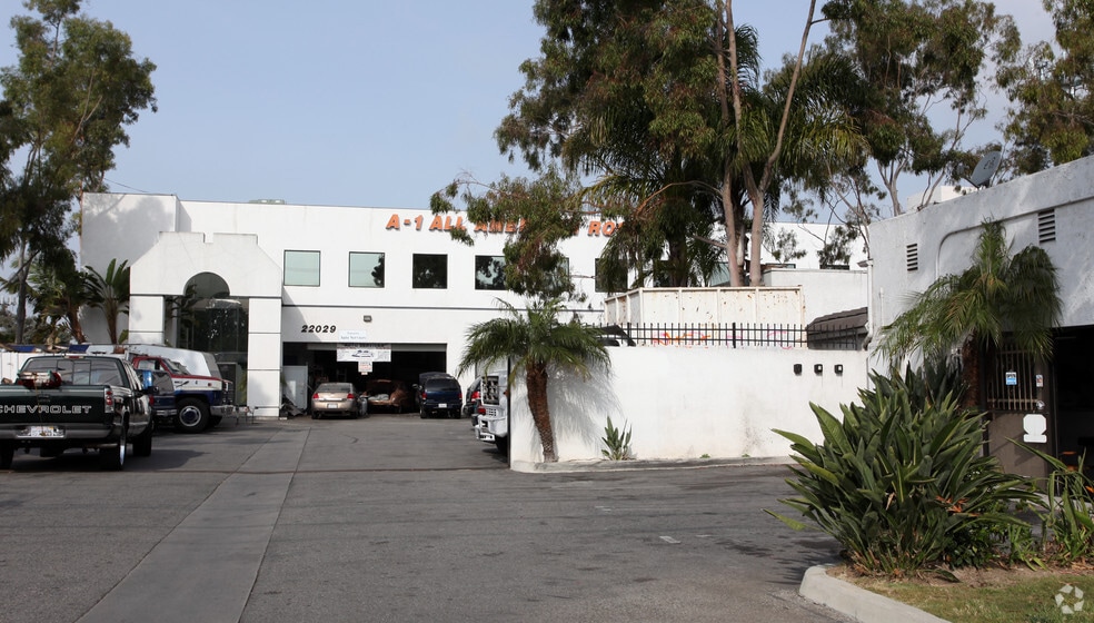 22017-22029 S. Figueroa portfolio of 2 properties for sale on LoopNet.co.uk - Building Photo - Image 1 of 2