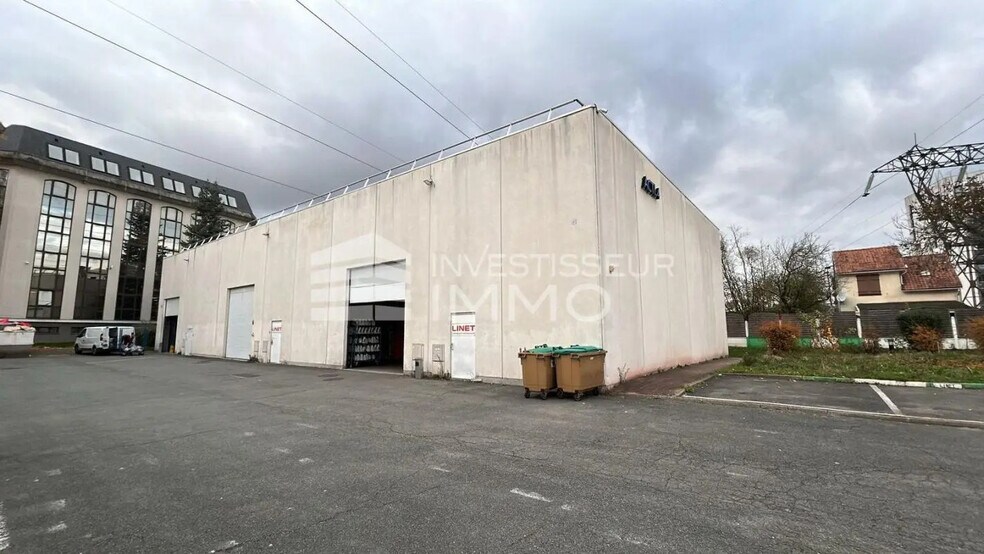 Light Industrial in Vitry-sur-Seine to rent - Building Photo - Image 1 of 11