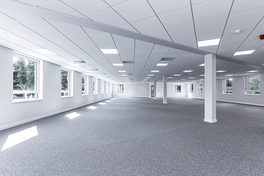 2620 Kings Court, Birmingham to rent - Interior Photo - Image 1 of 12