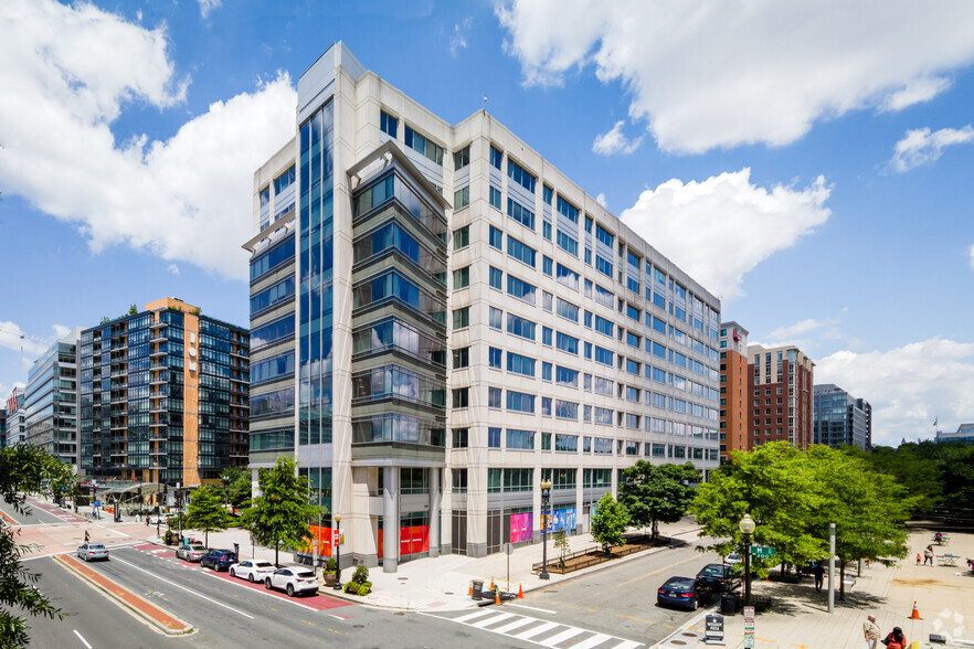 1100 New Jersey Ave SE, Washington, DC for rent - Building Photo - Image 2 of 16