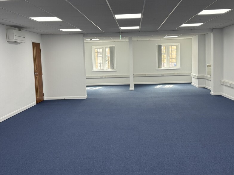 137-141 High St, Sevenoaks to rent - Building Photo - Image 3 of 3