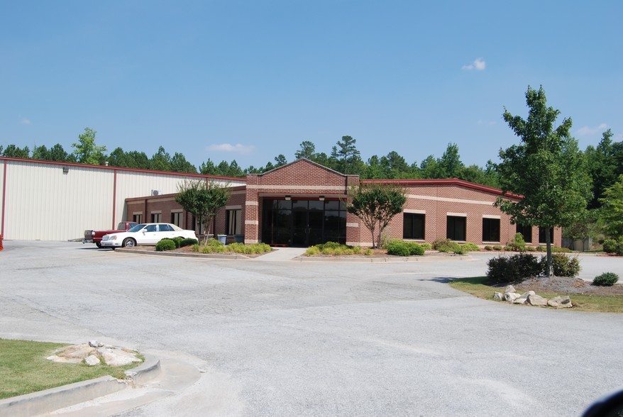 140 Celtic Blvd, Tyrone, GA for sale - Building Photo - Image 1 of 1