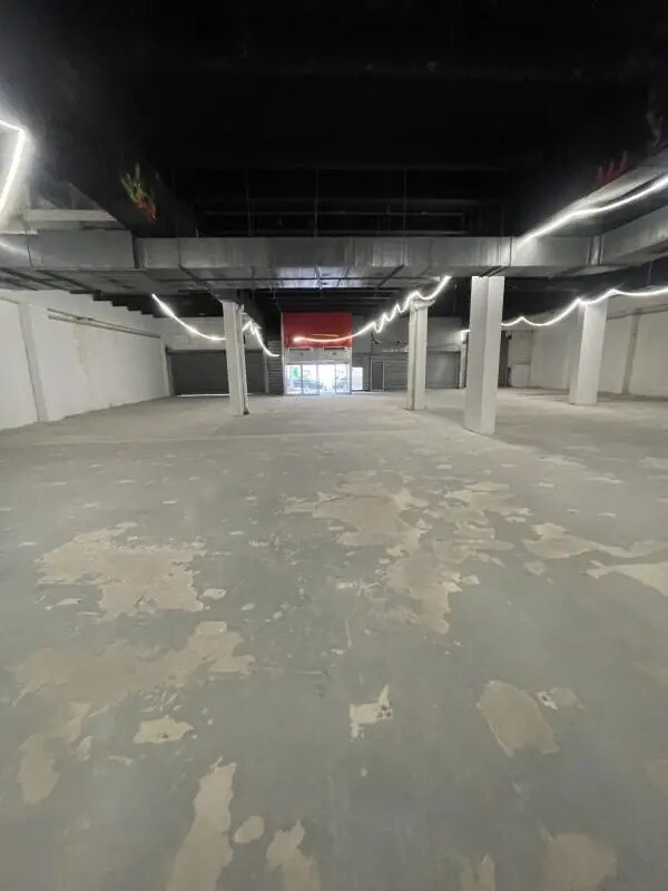 Retail in Asnières-sur-Seine to rent Building Photo- Image 1 of 14