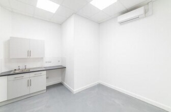 Nimbus Park, Porz Ave, Dunstable to rent Interior Photo- Image 2 of 4